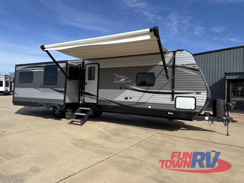 2021 Jayco Jayco — front three-quarter view