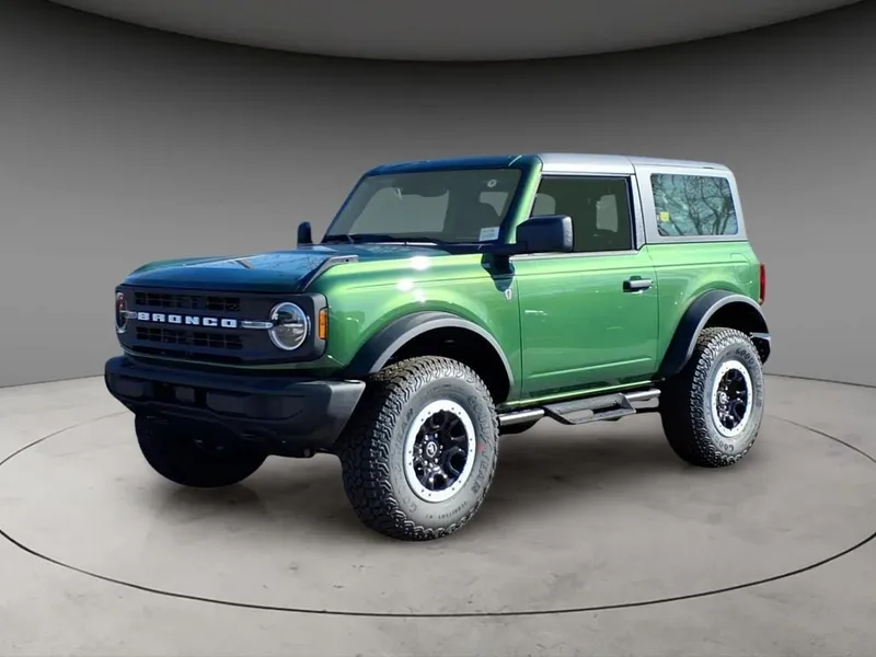 2025 Ford Bronco Base in Green Metallic — front three-quarter view
