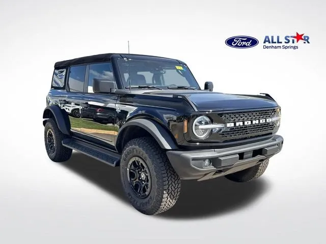 2026 Ford Bronco Outer Banks in Shadow Black — front three-quarter view