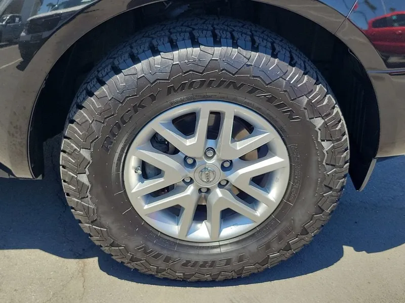 2014 Nissan Frontier — detail view