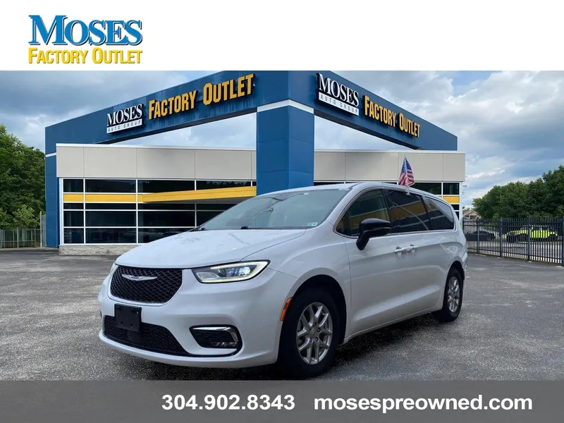 2024 Chrysler Pacifica Touring L in Bright White Clearcoat — front three-quarter view