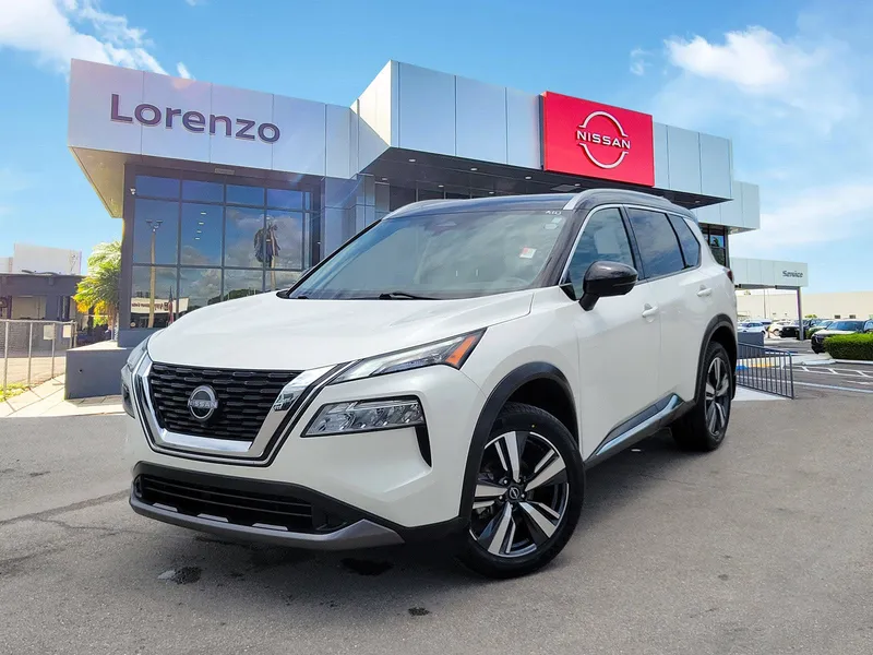 2023 Nissan Rogue SL 4WD in Pearl White Tricoat/Super Black — front three-quarter view