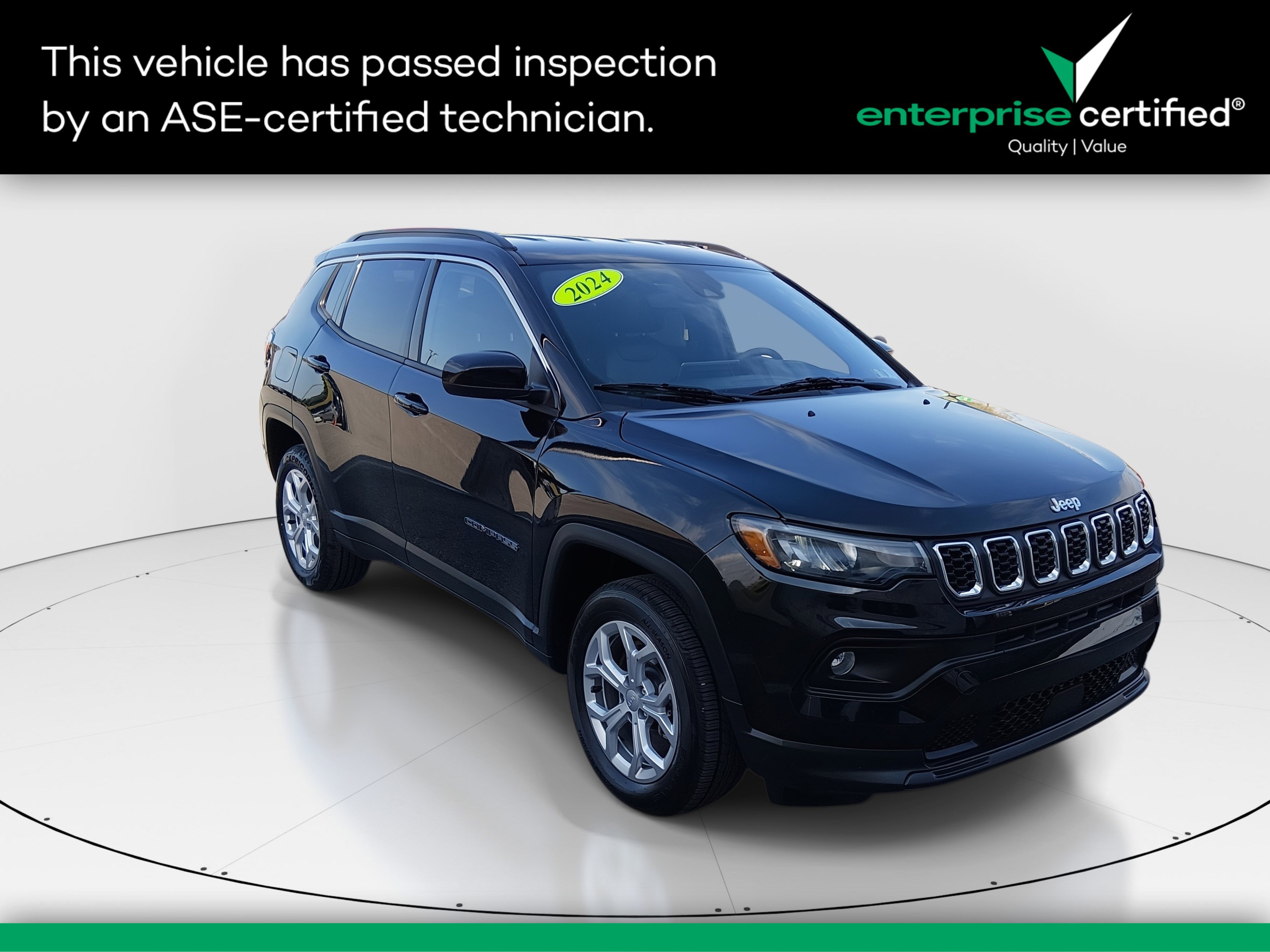 2024 Jeep Compass Latitude 4x4 — front three-quarter view