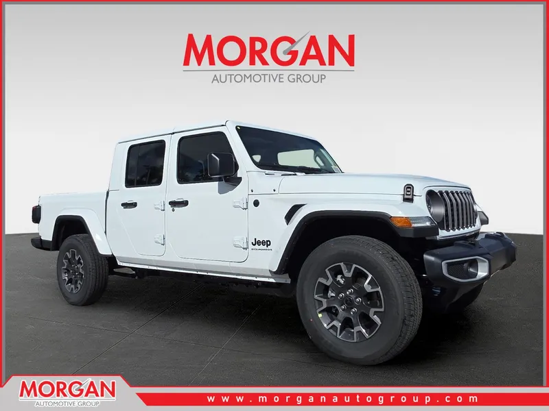 2026 Jeep Gladiator Sahara in White/off-white — front three-quarter view