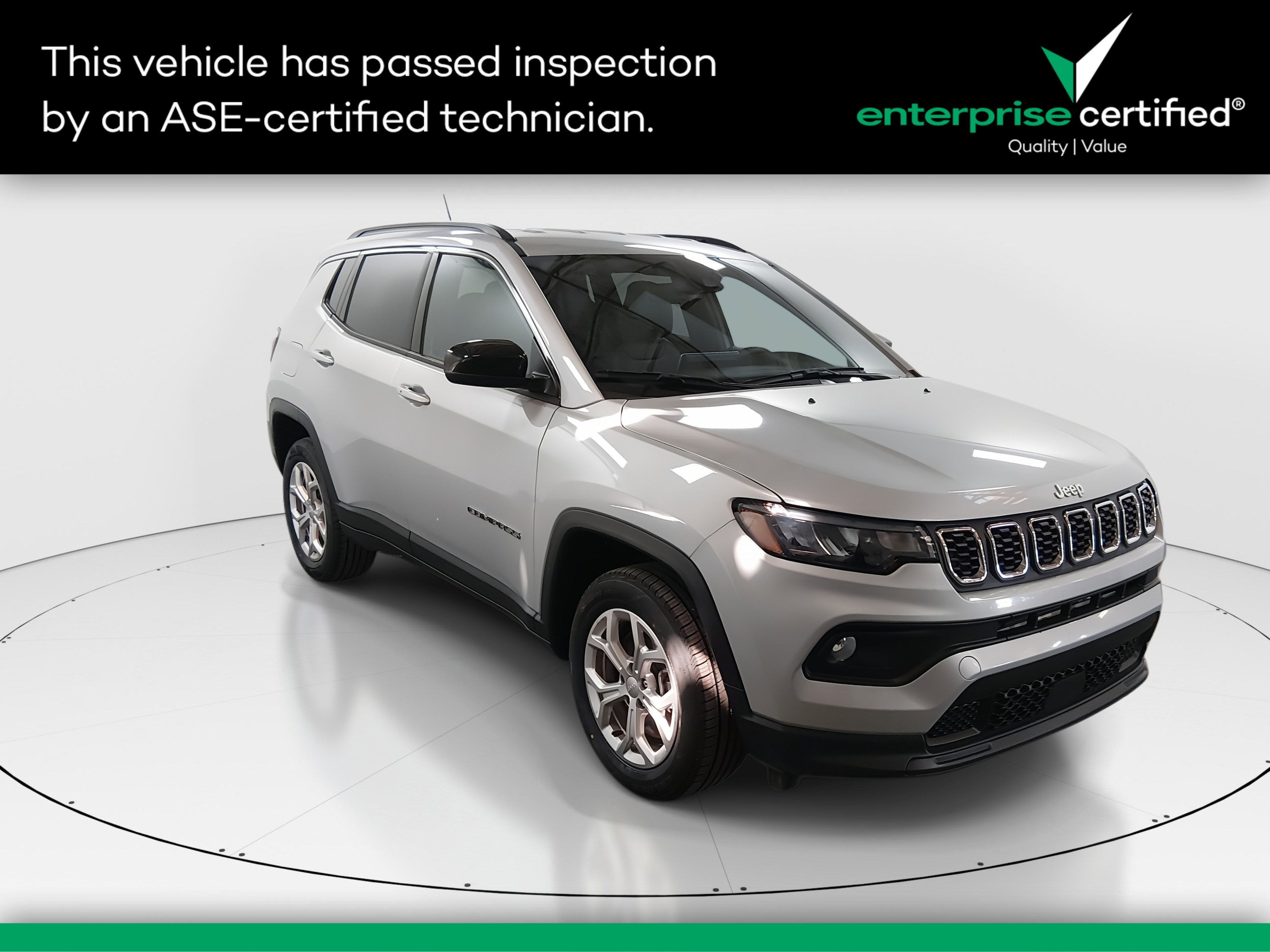 2024 Jeep Compass Latitude 4x4 — front three-quarter view