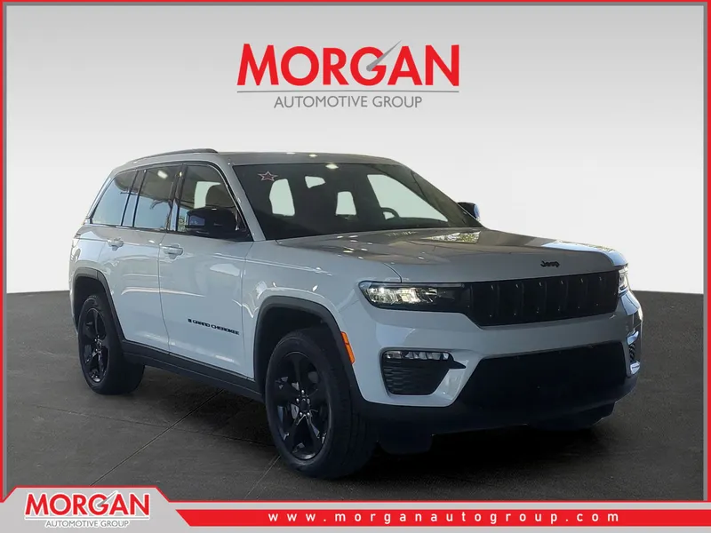 2025 Jeep Grand Cherokee Limited in Bright White Clearcoat — front three-quarter view