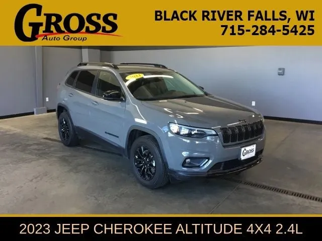 2023 Jeep Cherokee Altitude in Sting-Gray Clearcoat — front three-quarter view