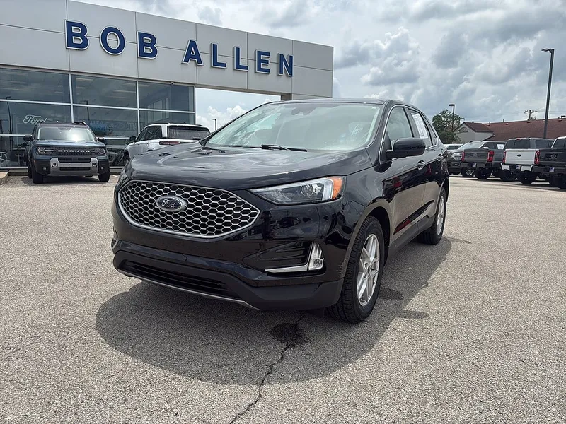 2023 Ford Edge SEL in Agate Black — front three-quarter view