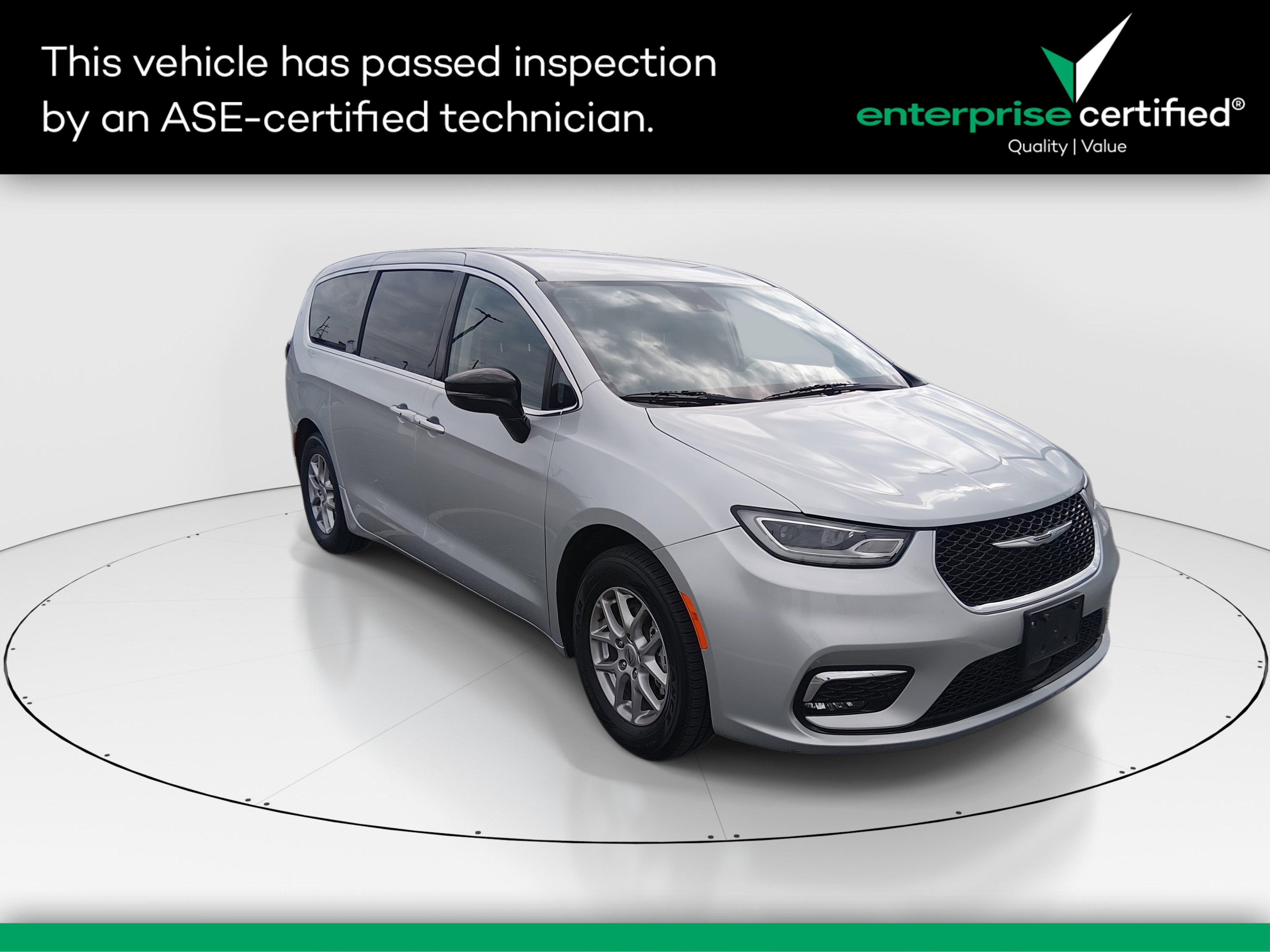 2024 Chrysler Pacifica Touring L FWD — front three-quarter view