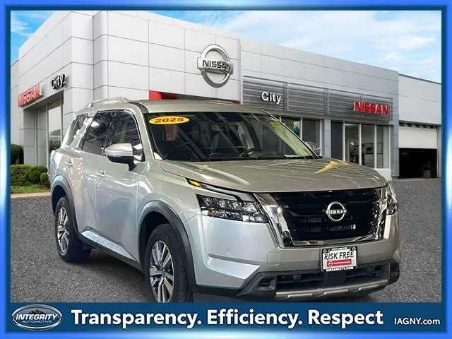 2025 Nissan Pathfinder SL 4WD in Brilliant Silver Metallic — front three-quarter view