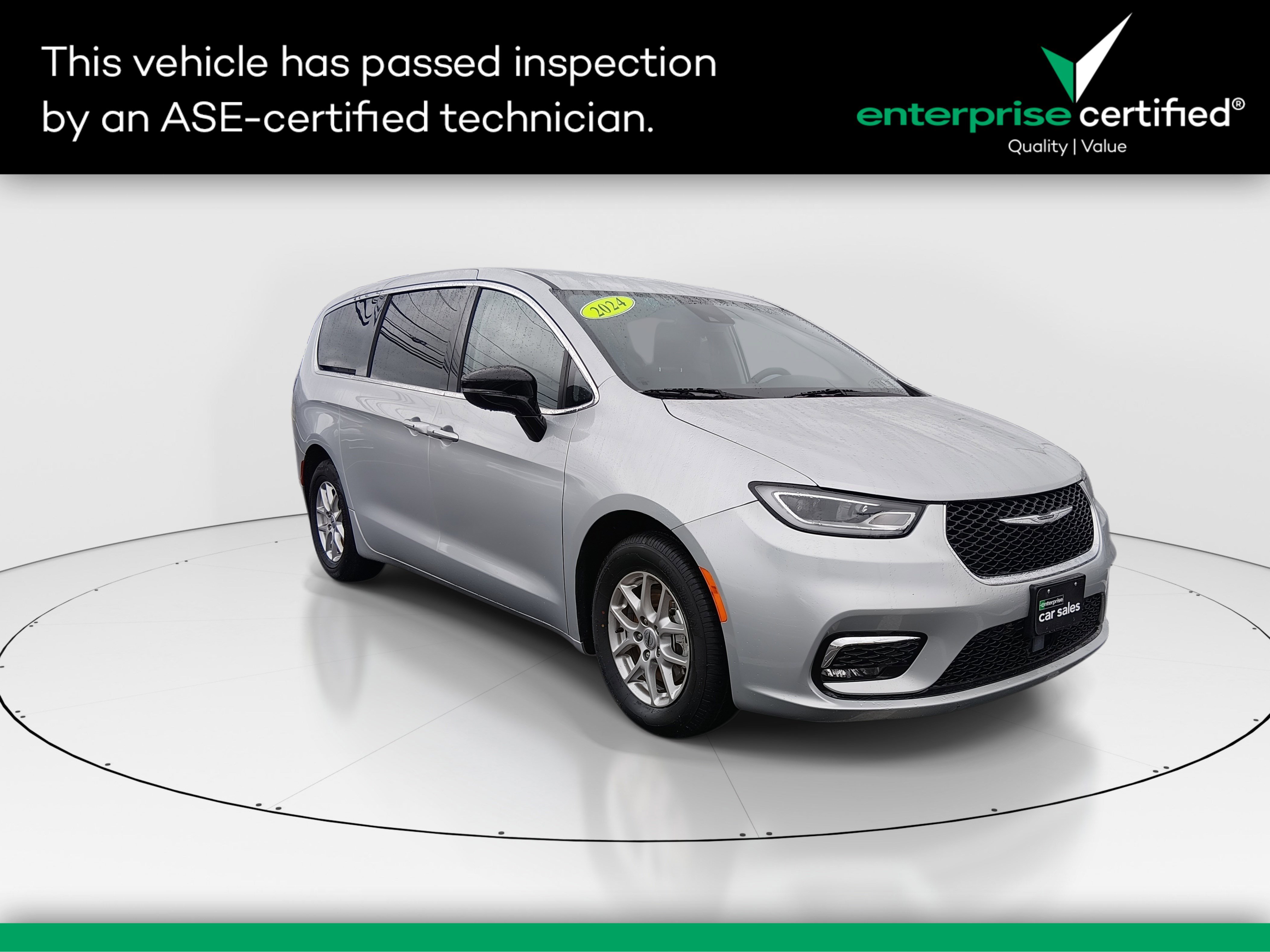 2024 Chrysler Pacifica Touring L FWD — front three-quarter view