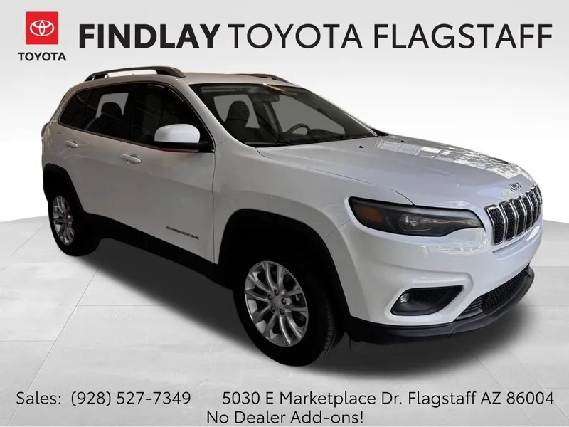 2019 Jeep Cherokee Latitude in Bright White Clearcoat — front three-quarter view
