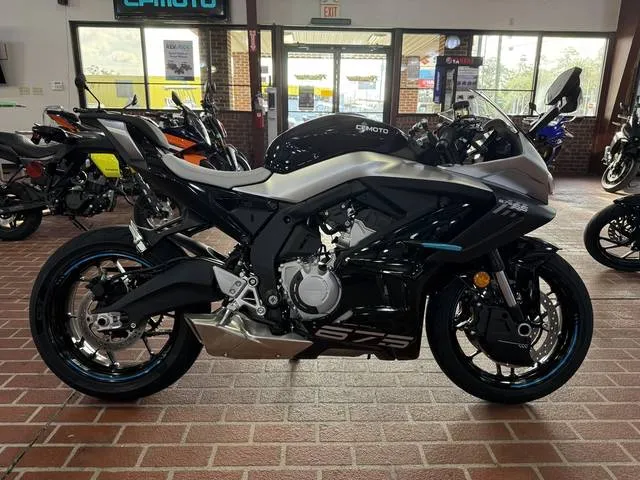 2026 CFMOTO 675SS — front three-quarter view