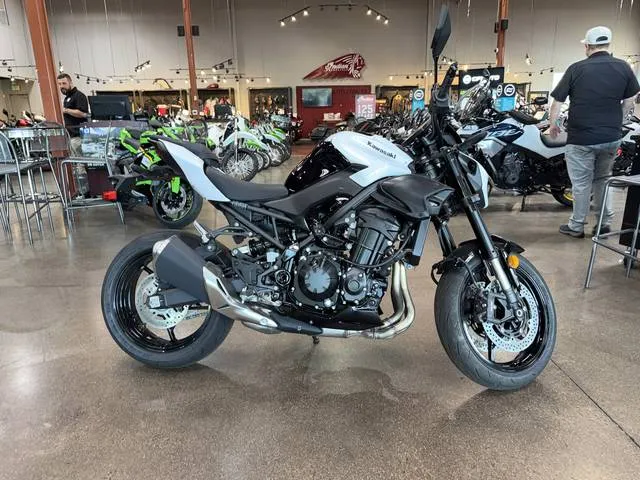 2026 Kawasaki Z900 ABS — front three-quarter view