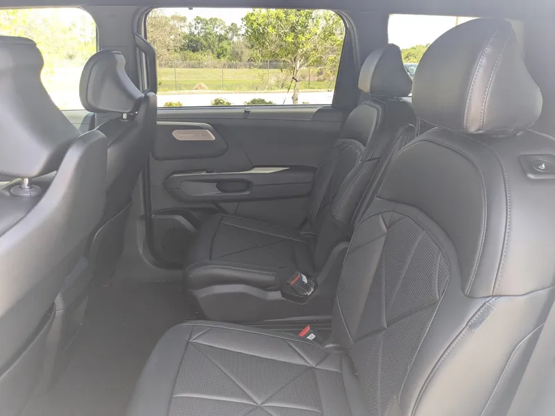 2027 Kia Telluride Hybrid — photo 18 view