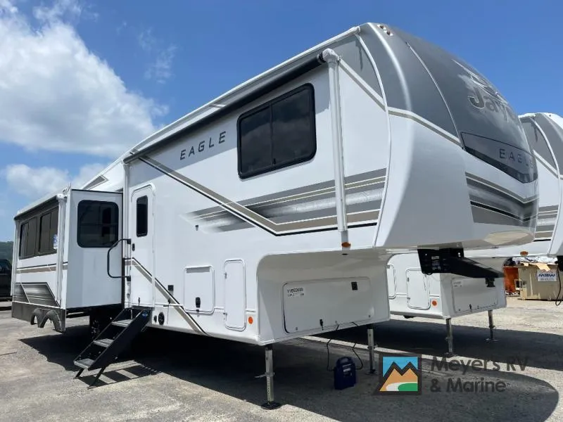 2027 Jayco Eagle 29RLC — front three-quarter view