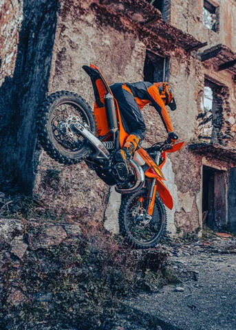 2026 KTM 150 XC-W — front three-quarter view