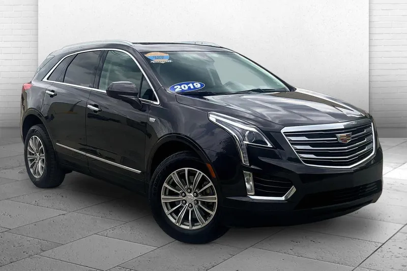 2019 Cadillac XT5 Luxury AWD in Dark Granite Metallic — front three-quarter view