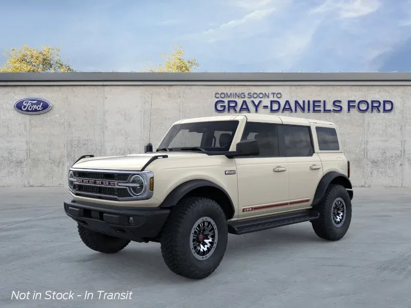 2026 Ford Bronco Outer Banks — front three-quarter view