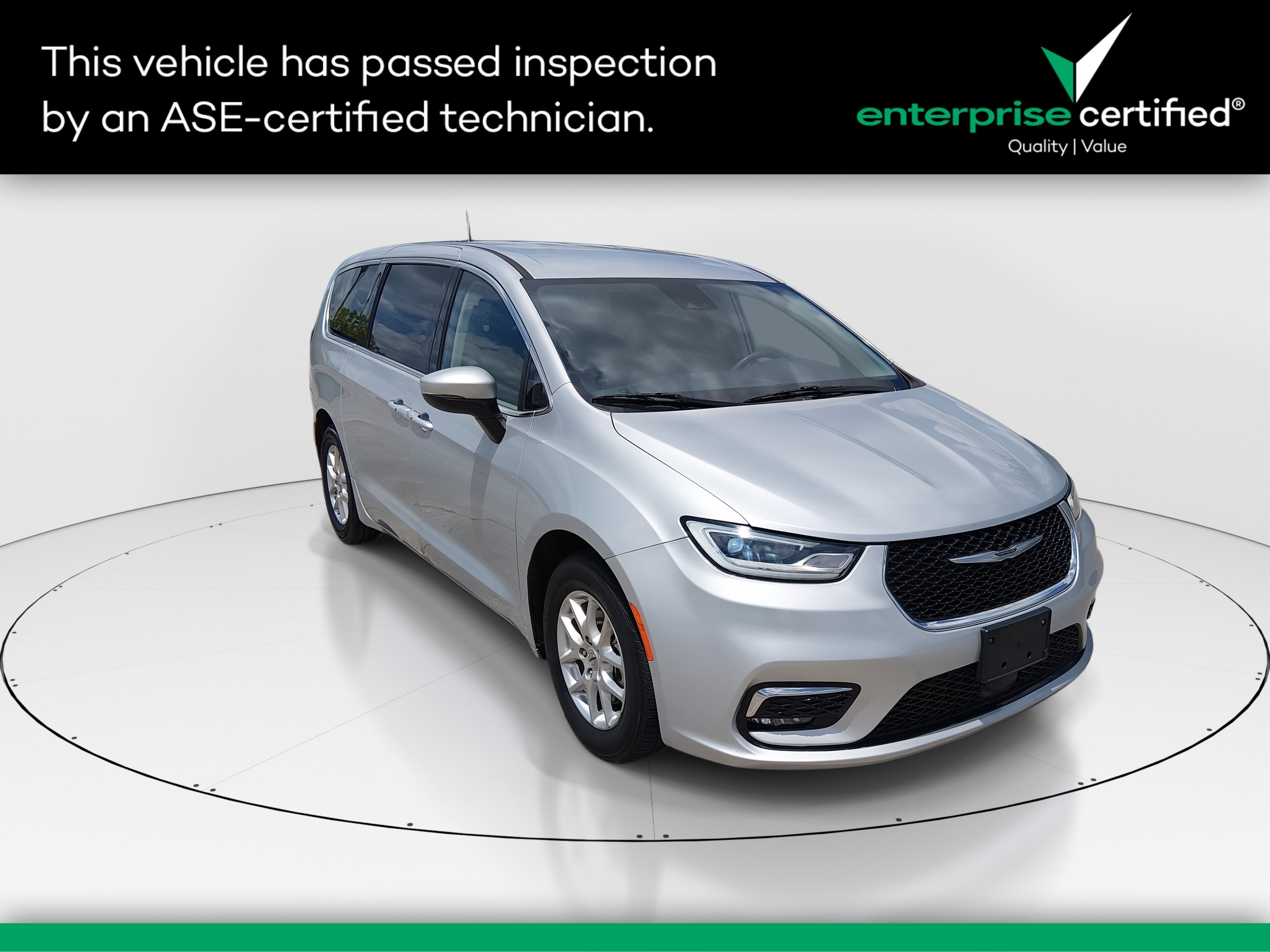2023 Chrysler Pacifica Touring L FWD — front three-quarter view