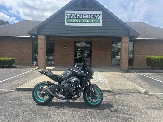 2024 Yamaha MT-10 — front three-quarter view