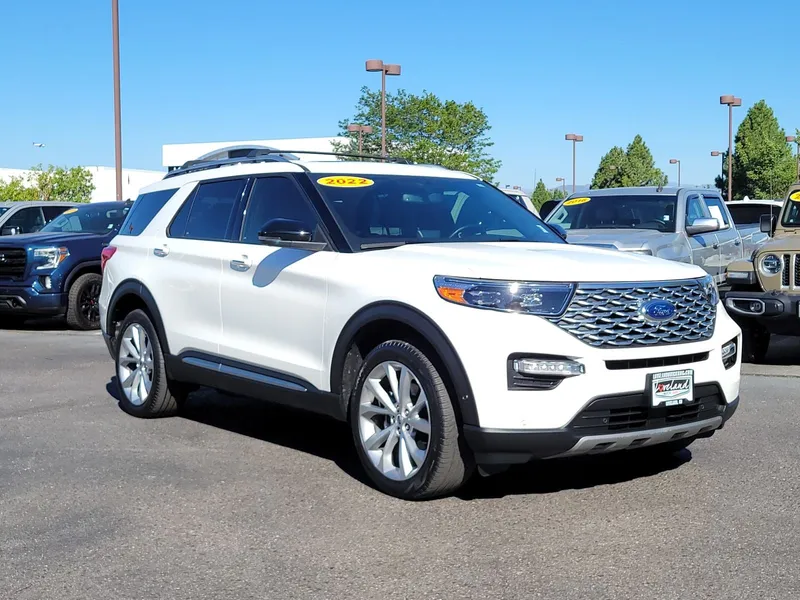 2022 Ford Explorer Platinum in White Metallic — front three-quarter view