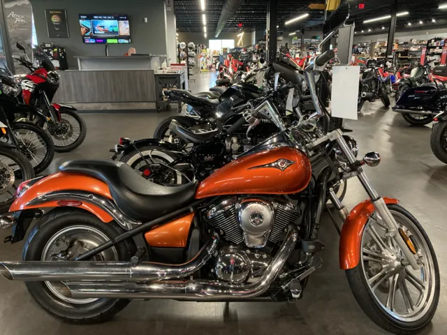 2009 Kawasaki Vulcan® 900 Custom — front three-quarter view