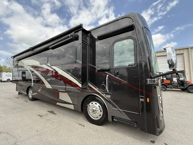 2018 THOR ARIA 3401 — front three-quarter view