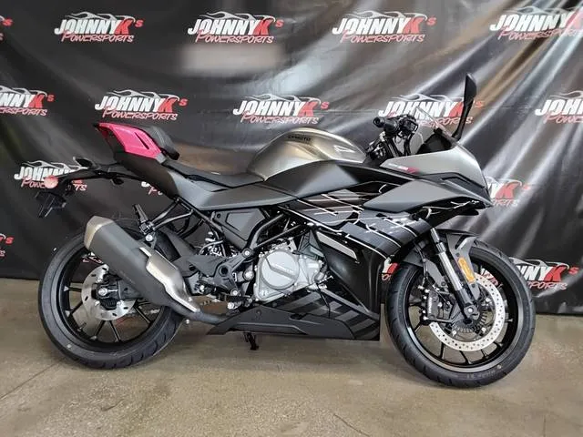 2026 CFMOTO 300SS — front three-quarter view