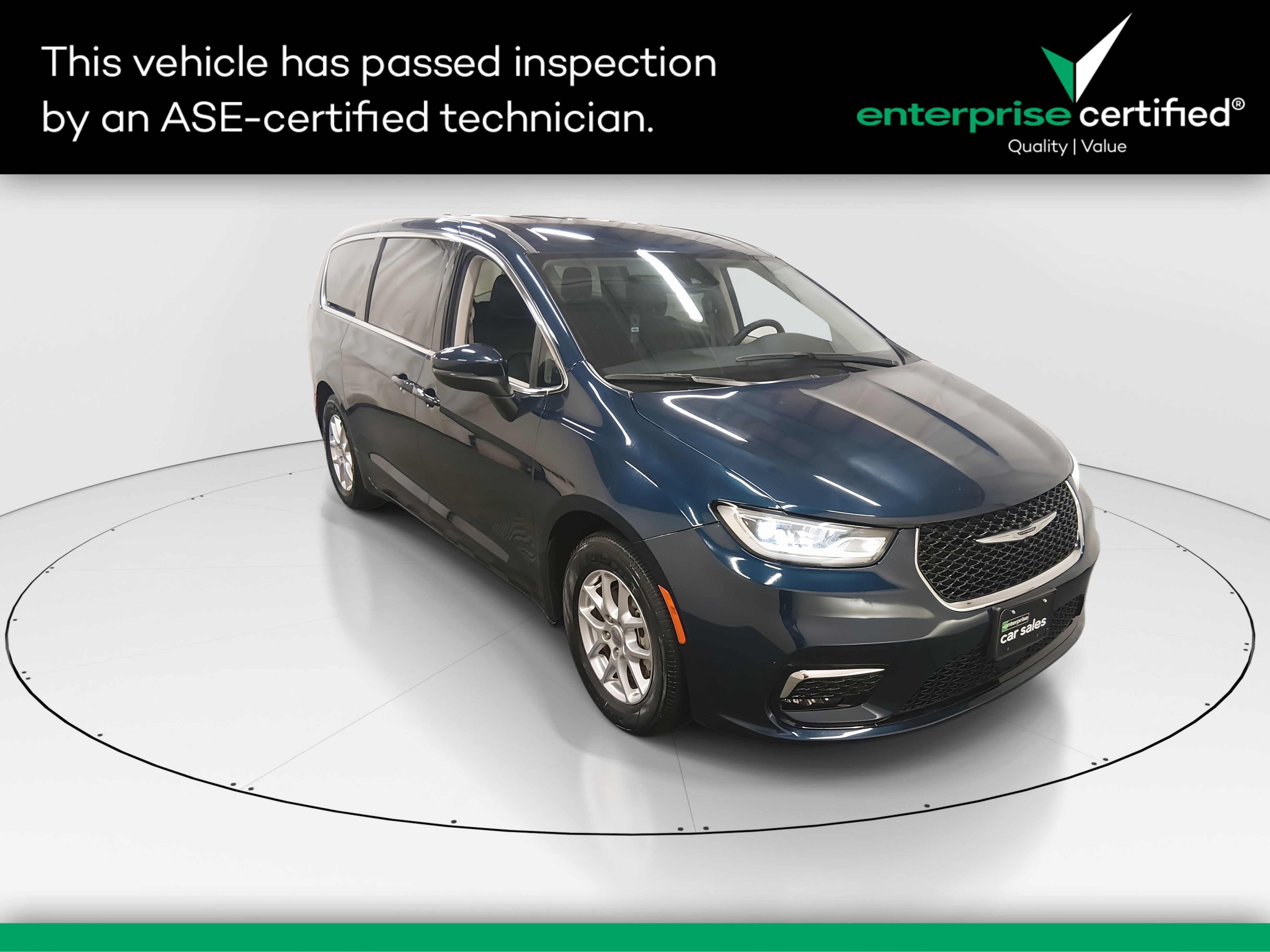 2023 Chrysler Pacifica Touring L FWD — front three-quarter view