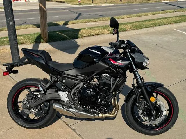 2025 Kawasaki Z650 BASE — front three-quarter view