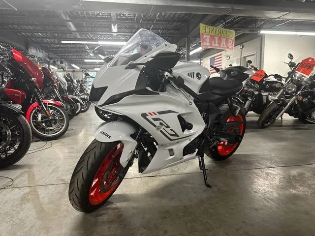 2023 Yamaha YZF-R7 — front three-quarter view