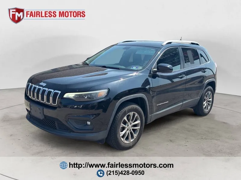 2019 Jeep Cherokee Latitude Plus 4x4 4dr SUV in Diamond Black Crystal Pearl Coat — front three-quarter view