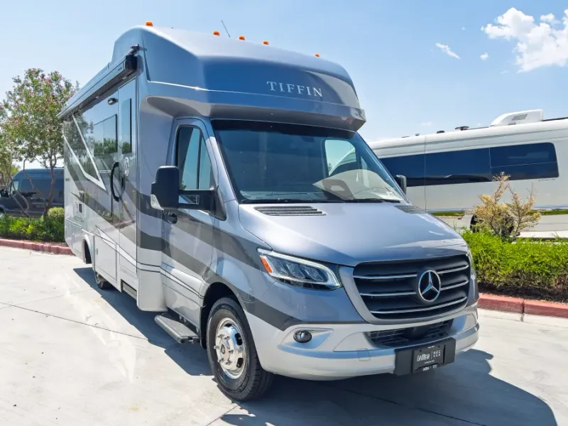 2027 Tiffin WAYFARER — front three-quarter view