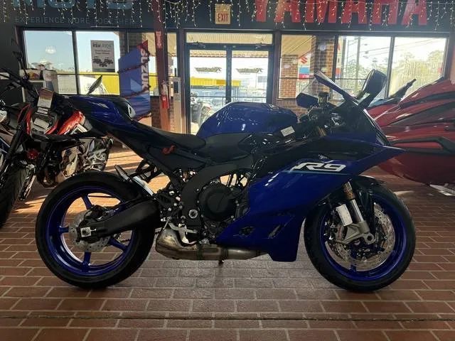 2026 Yamaha YZF-R9 — front three-quarter view