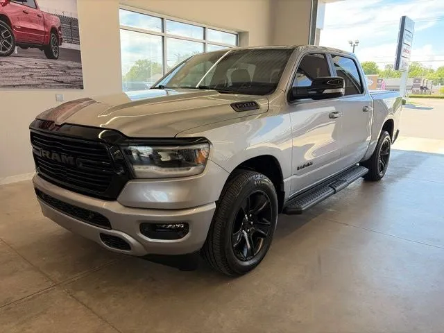 2021 RAM 1500 Big Horn Crew Cab 4x4 5'7' Box in Billet Silver Metallic Clearcoat — front three-quarter view