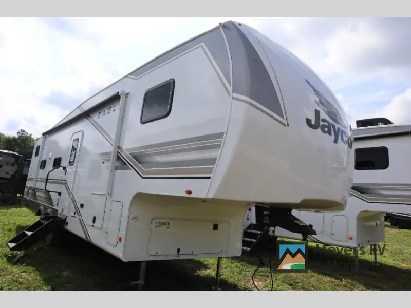 2027 Jayco Eagle SLE 28BHU — front three-quarter view