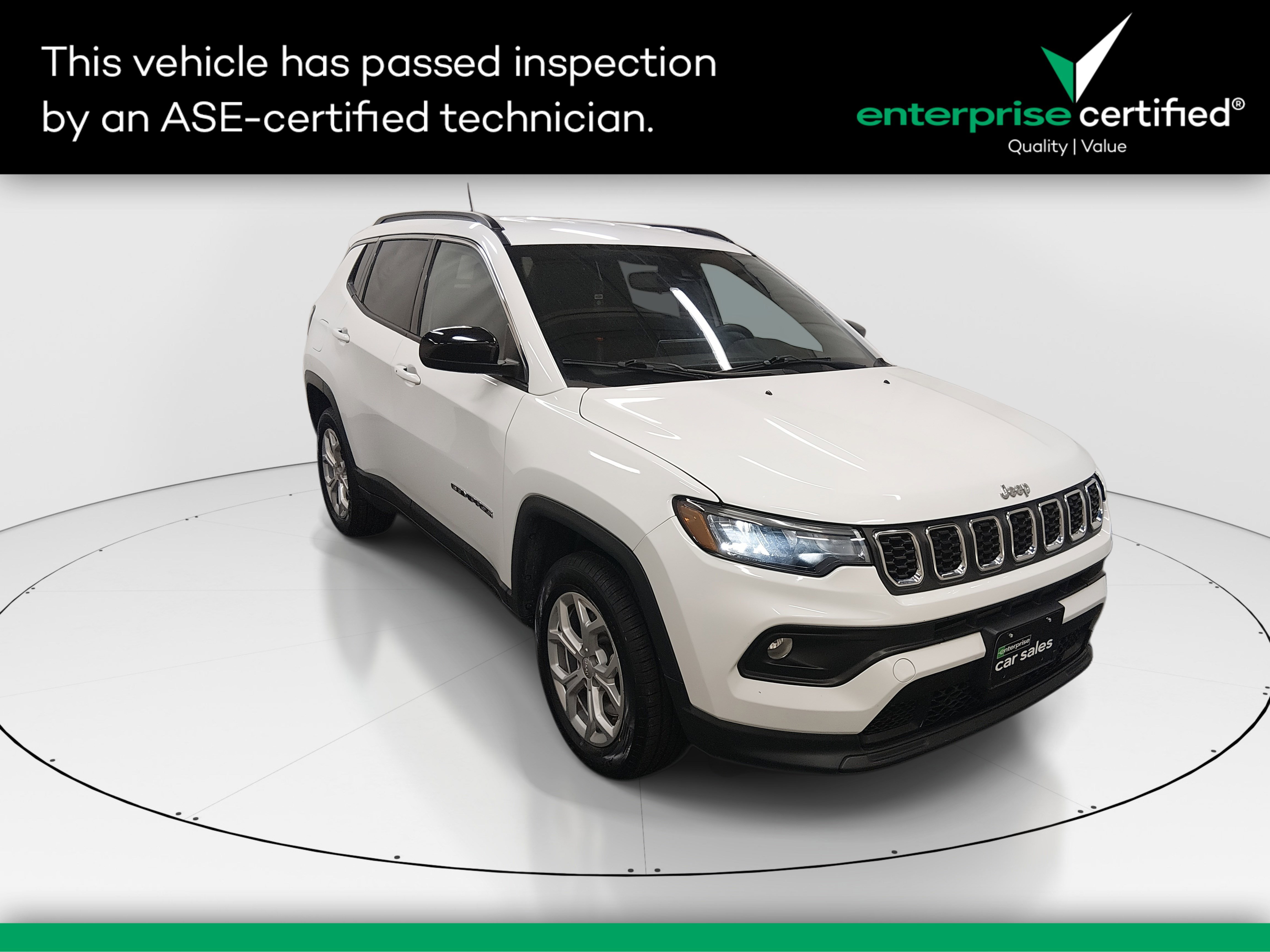 2024 Jeep Compass Latitude 4x4 — front three-quarter view