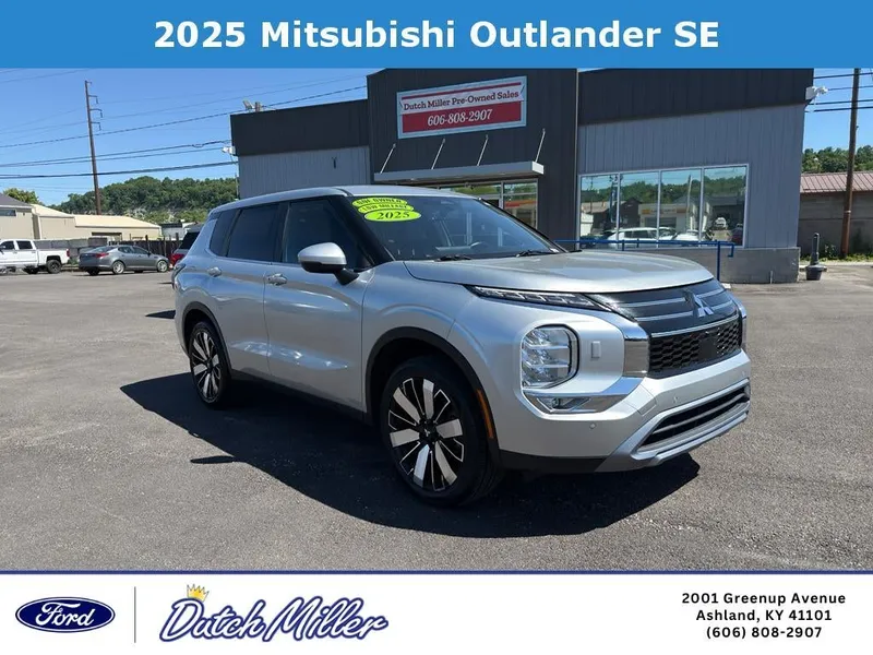 2025 Mitsubishi Outlander SE in Alloy Silver Metallic — front three-quarter view