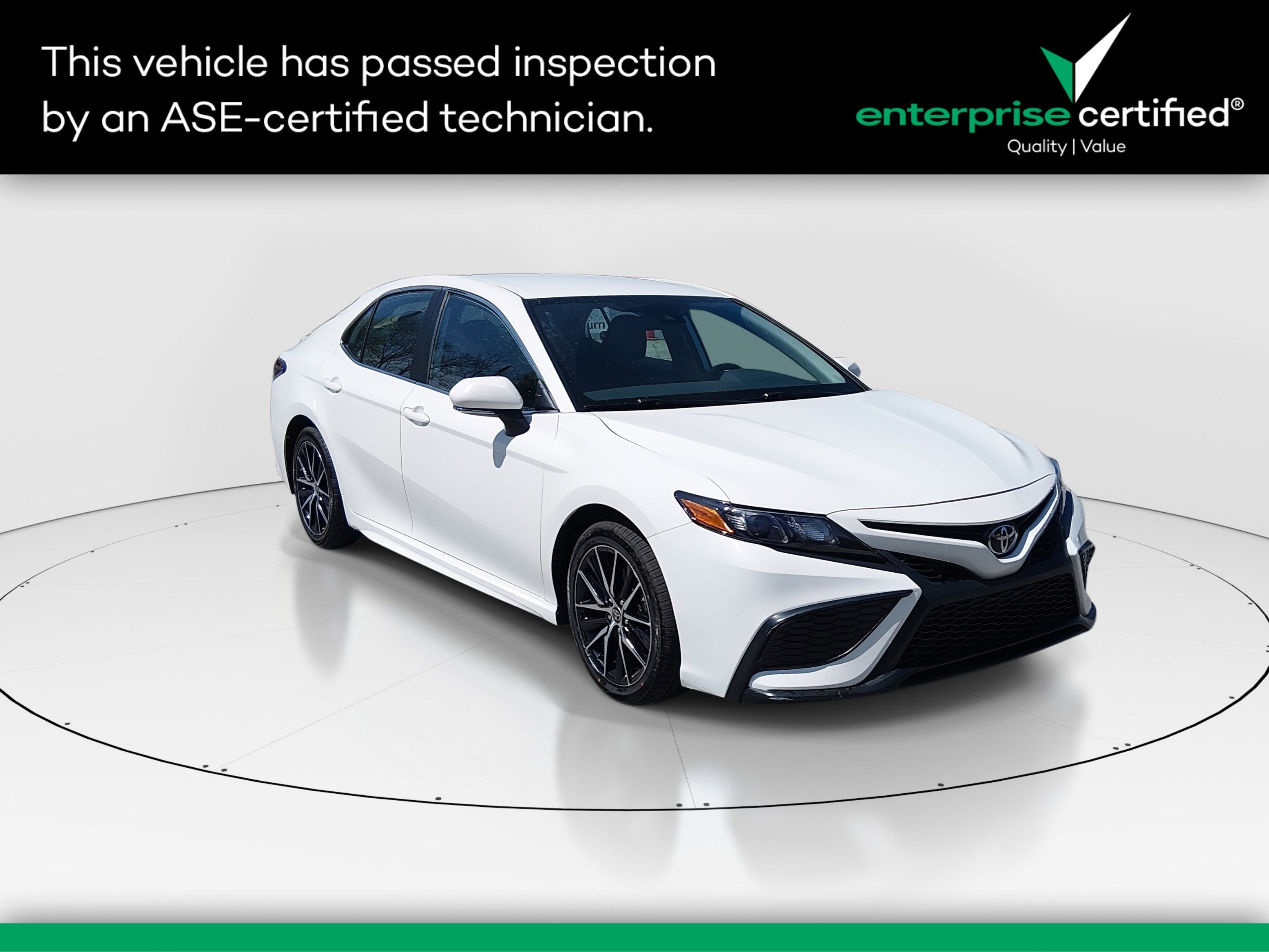 2024 Toyota Camry SE Auto — front three-quarter view