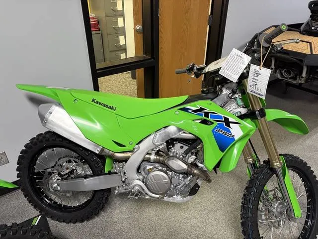 2026 Kawasaki KX™250 — front three-quarter view
