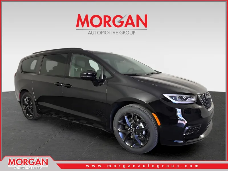 2026 Chrysler Pacifica Select in Black — front three-quarter view