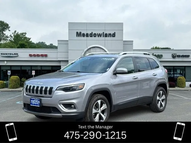 2021 Jeep Cherokee Limited in Billet Silver Metallic Clearcoat — front three-quarter view