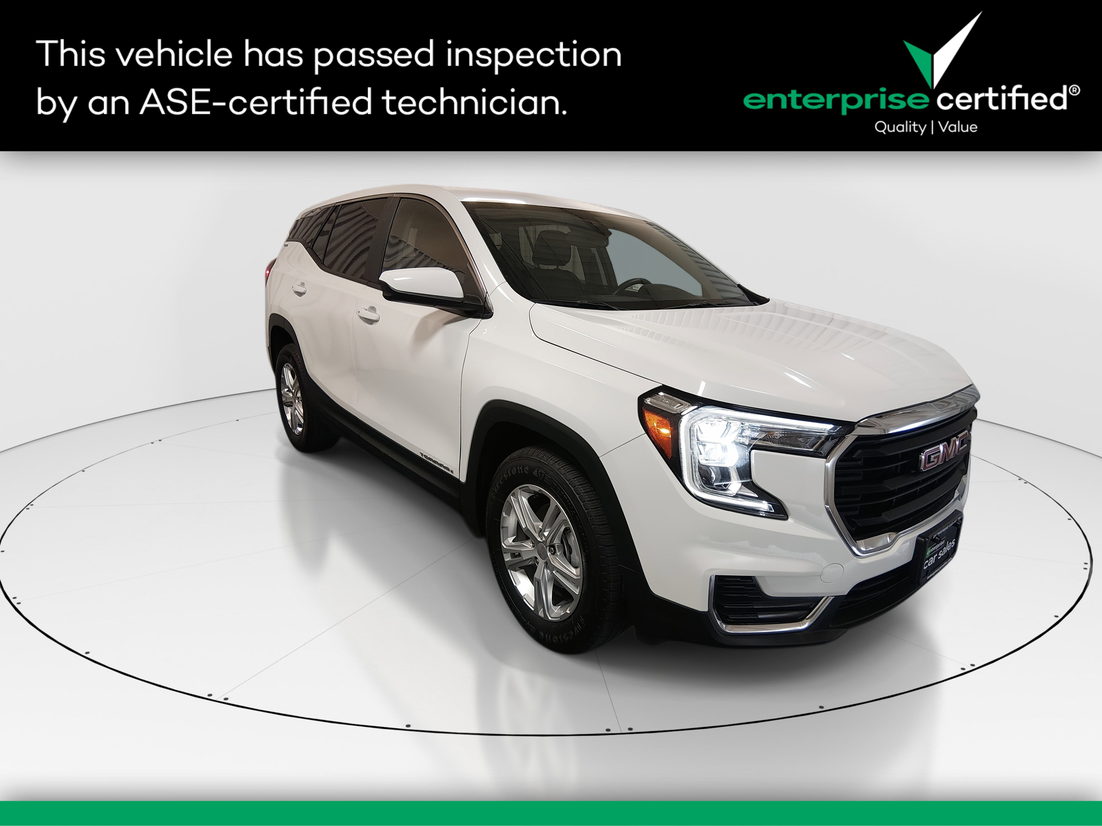 2024 GMC Terrain FWD 4dr SLE — front three-quarter view