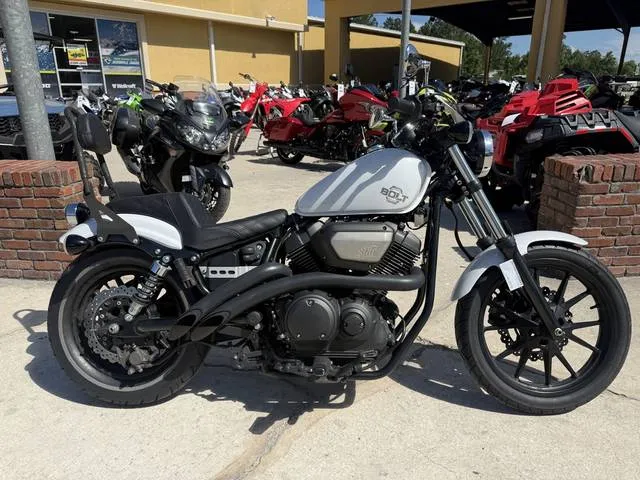 2014 Yamaha Bolt™ — front three-quarter view