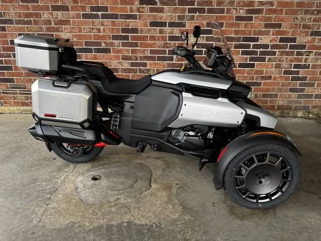 2025 Can-Am® Canyon XT — front three-quarter view