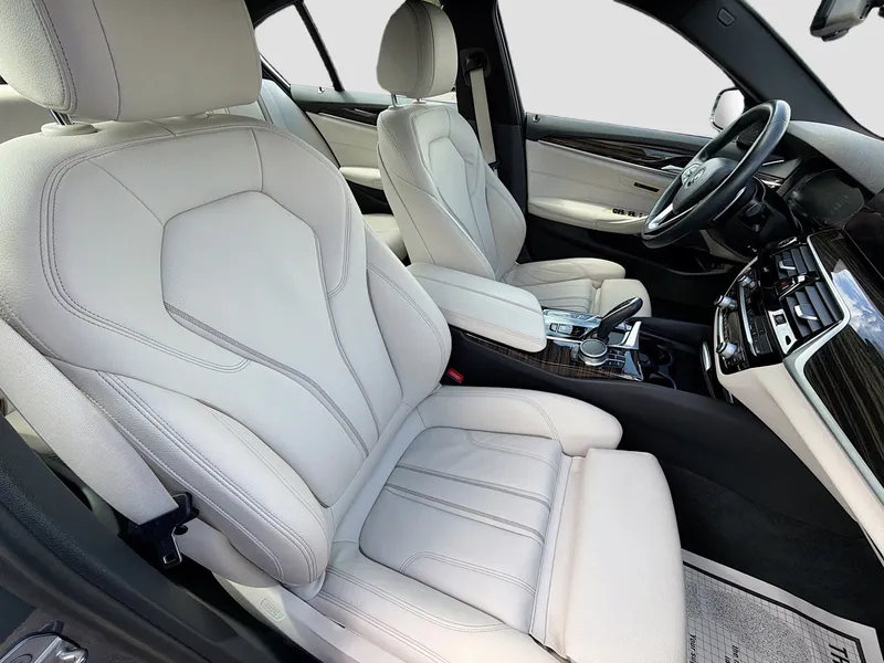 2021 BMW 5 Series — photo 15 view
