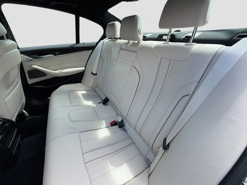 2021 BMW 5 Series — photo 21 view