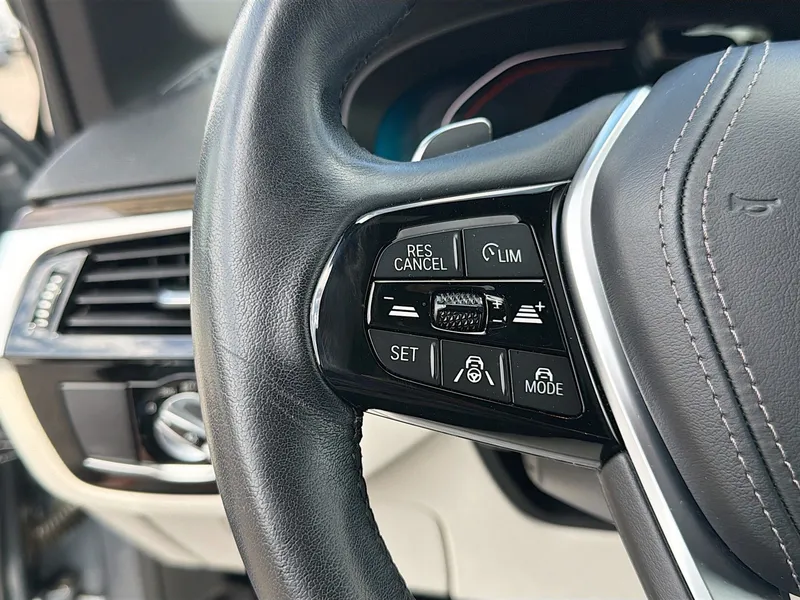 2021 BMW 5 Series — photo 38 view