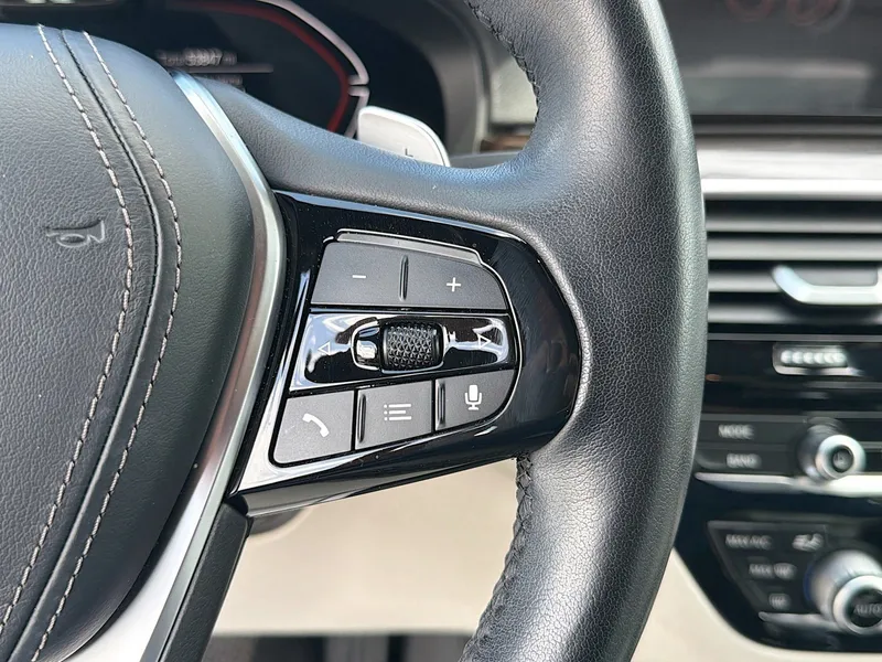 2021 BMW 5 Series — photo 39 view